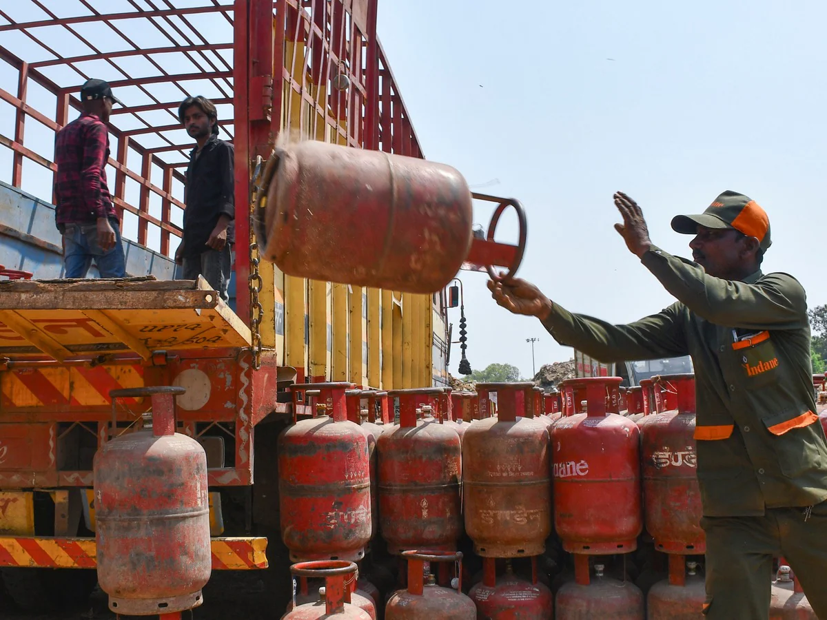 बुकिंग को पार कर गई LPG सिलेंडर की सप्लाई, डिलीवरी टाइम भी पहले से सुधरा, सरकार ने दिया बड़ा अपडेट