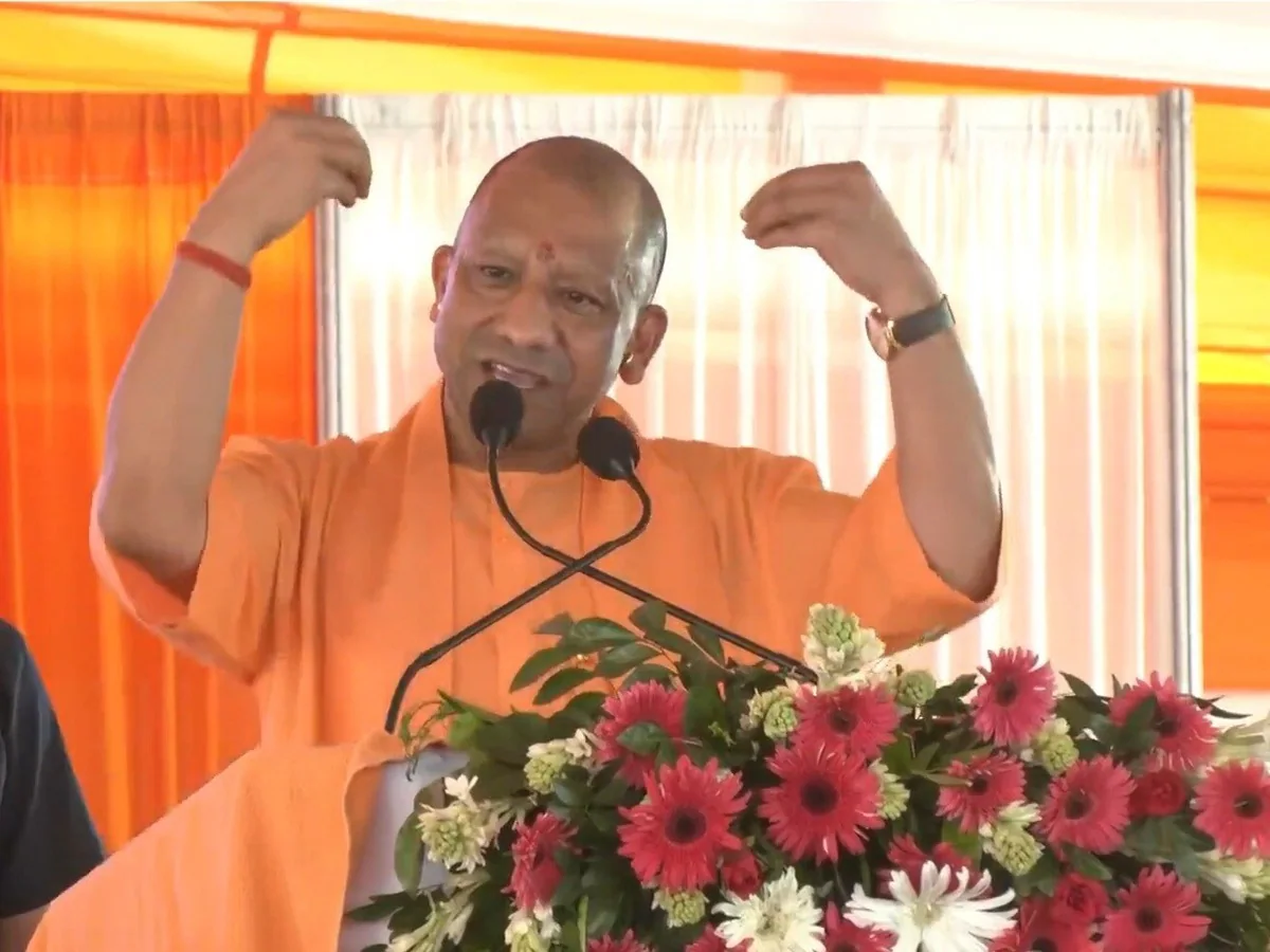 गोंडा में गरजे योगी, कहा- उत्सव के रंग में भंग करने का काम किया तो स्वाहा हो जाएगा