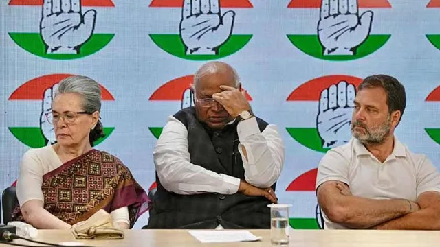 यूपी विधानसभा चुनाव से पहले कांग्रेस में सियासी हलचल, कई जिलों के संगठन में होगा बदलाव? प्रदेश अध्यक्ष पद पर असमंजस