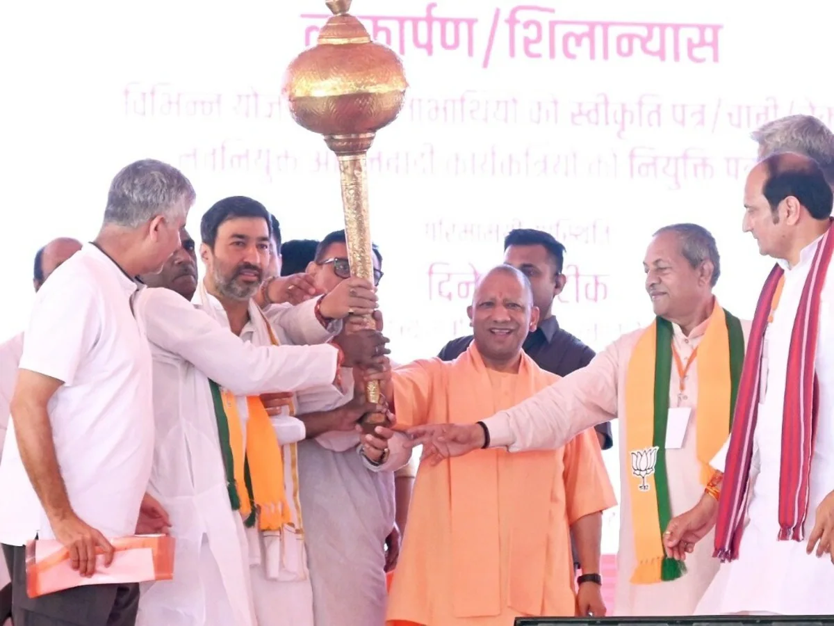 दंगा कराने वालों को जिन्ना, लेकिन हमें गन्ना पसंद है; योगी ने सपा के खिलाफ बिजनौर में नया नारा गढ़ा