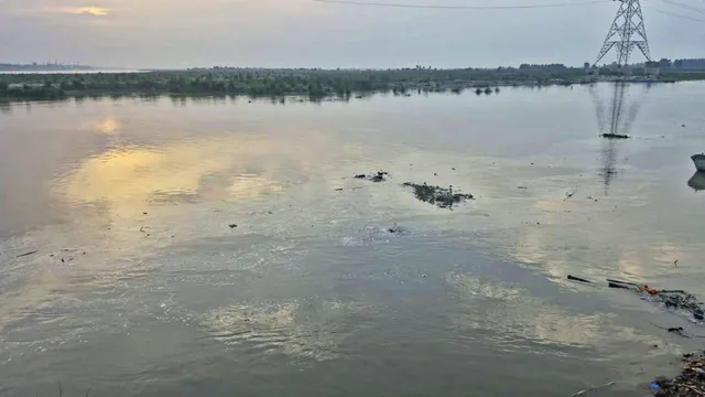 उन्नाव: 24 घंटे में 21 सेंटीमीटर और बढ़ा गंगा नदी का जलस्तर, खतरे के निशान के करीब पहुंचा