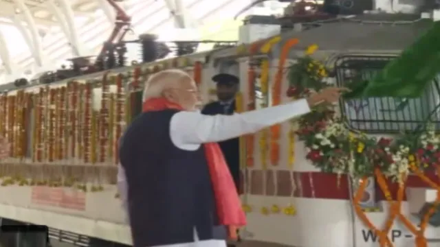 प्रधानमंत्री नरेन्द्र मोदी ने विंध्याचल रेलवे स्टेशन का किया वर्चुअल लोकार्पण, प्रशासनिक अधिकारी रहे मौजूद