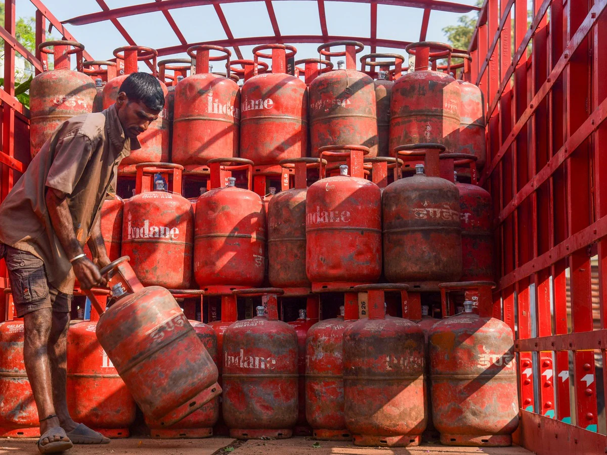 LPG सिलेंडर के नए रेट जारी, क्या फिर से बढ़ाया गया दाम? करें चेक