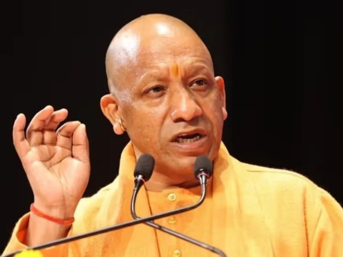 कांग्रेस ने भारत को बनाया नहीं, बांटा जरूर; मनुस्मृति पर राहुल के सवाल पर CM योगी का पलटवार