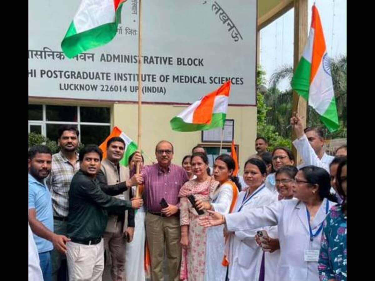एसजीपीजीआई में निकली भव्य तिरंगा यात्रा, राष्ट्रभक्ति के रंग में रंगे अधिकारी-कर्मचारी