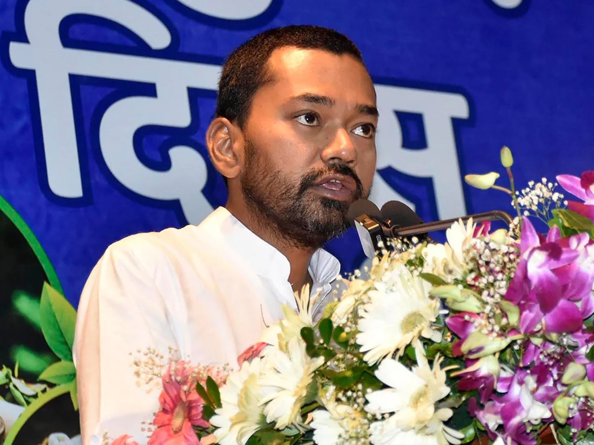यूपी चुनाव में जदयू के ताल ठोकने की चर्चा के बीच बाबा विश्वनाथ के शरण में निशांत कुमार, सीएम योगी पर भी बोले