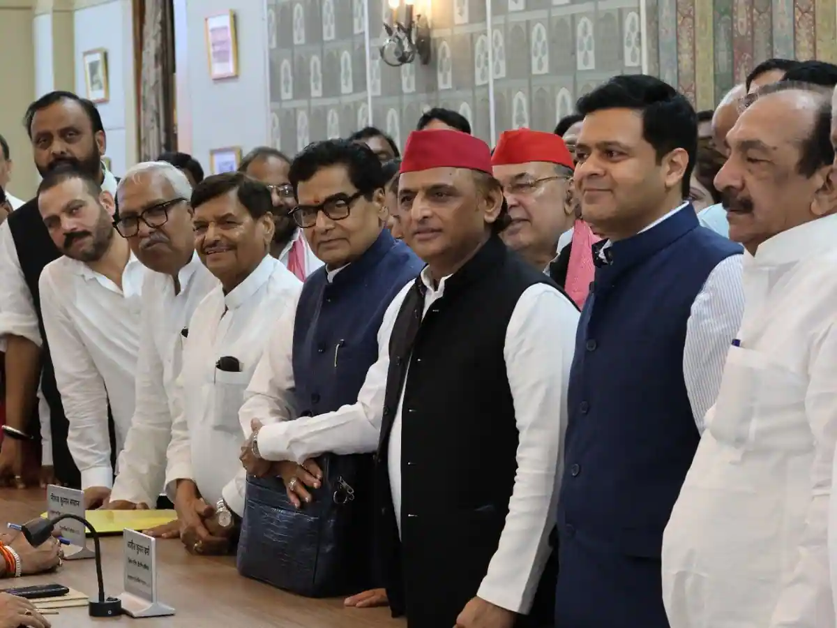 UP राज्यसभा चुनाव: सपा उम्मीदवार रामोगपाल यादव और धनराज नथवानी ने किया नामांकन