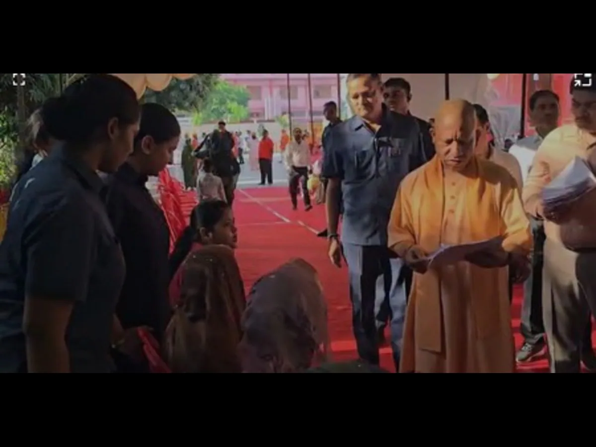 योगी ने सुनी फरियाद, भूमाफियाओं पर सख्ती के निर्देश
