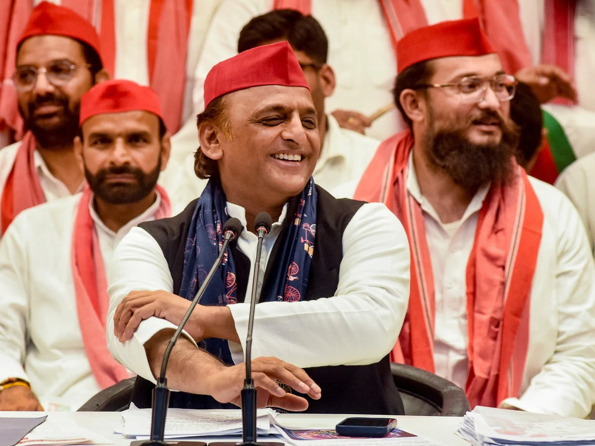 ‘यूपी बदनाम हुआ…’, अखिलेश यादव के ‘चिलम’ वाले तंज पर भड़की भाजपा; चुनाव से पहले AI वॉर